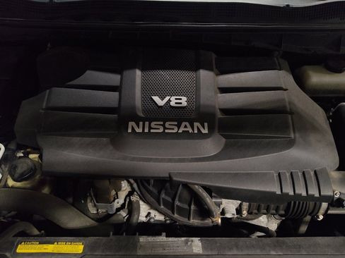 Used 2018 Nissan Titan SV image 30