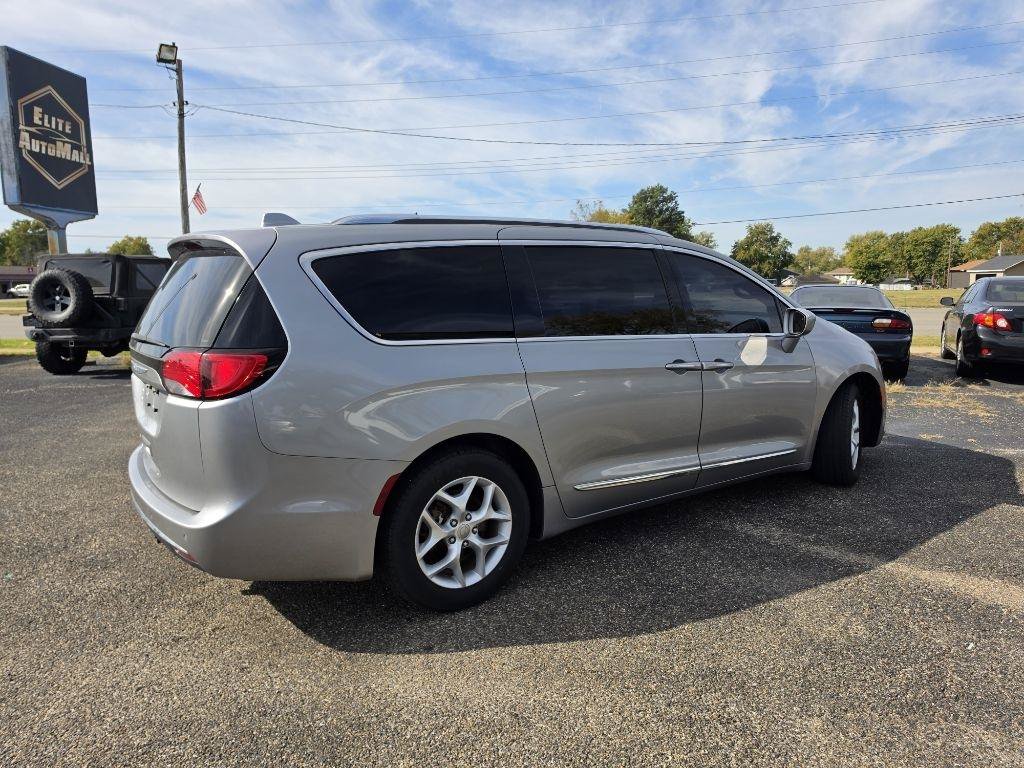 Used 2017 Chrysler Pacifica Touring-L Plus w/ Tire & Wheel Group FWD image 3