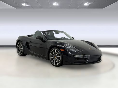 Used 2018 Porsche 718 Boxster RWD image 7