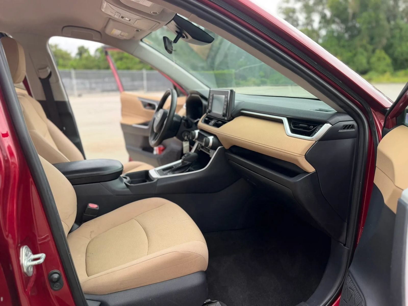 Used 2019 Toyota RAV4 LE FWD image 22