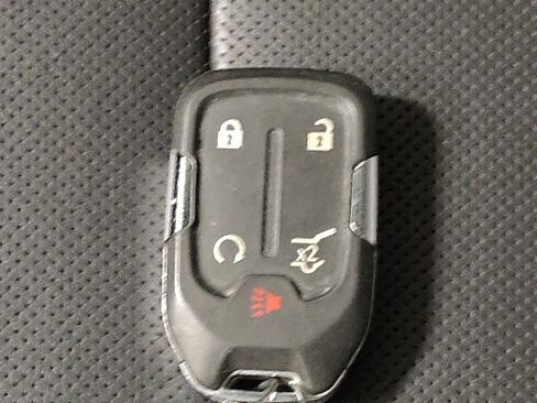 Used 2024 GMC Terrain SLT image 32