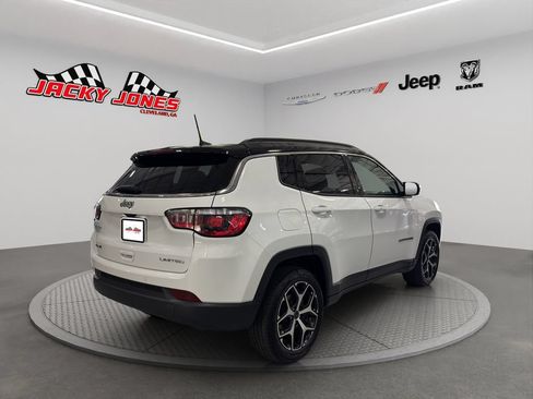 Used 2025 Jeep Compass Limited AWD/4WD image 11