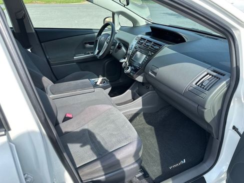 Used 2013 Toyota Prius V Three image 10