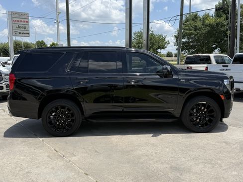 Used 2024 GMC Yukon Denali RWD image 3