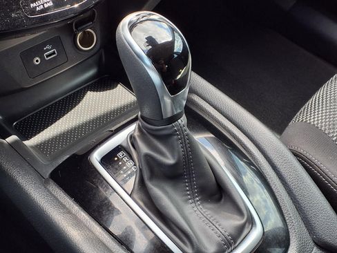 Used 2019 Nissan Rogue Sport SV FWD image 18