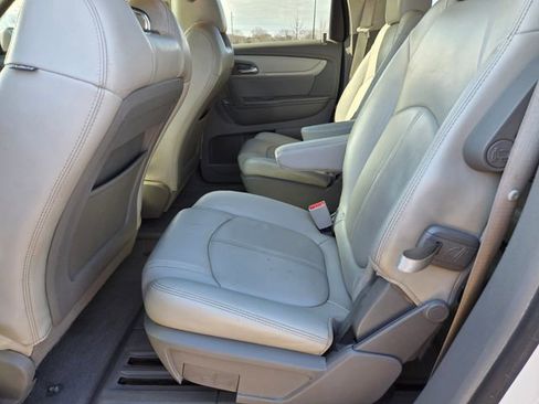 Used 2015 Chevrolet Traverse LT image 40