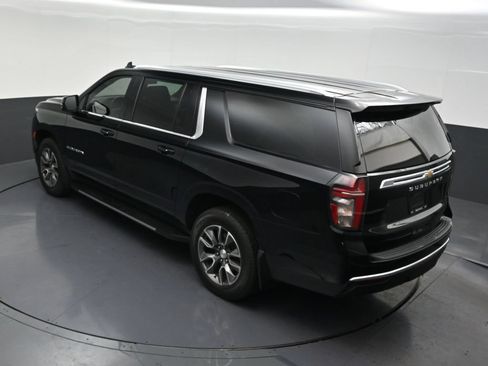 Used 2022 Chevrolet Suburban LT w/ Luxury Package RWD image 17