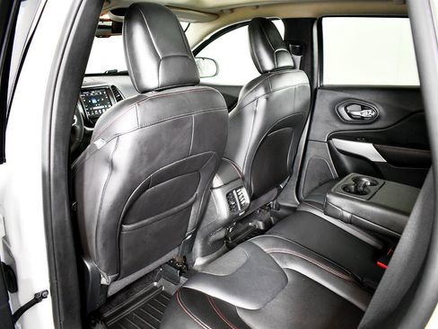 Used 2017 Jeep Cherokee Trailhawk w/ Comfort/Convenience Group image 27