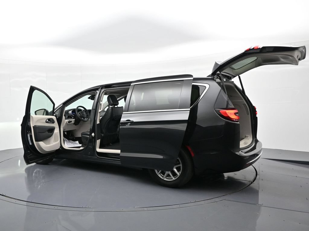 Used 2023 Chrysler Pacifica Touring-L FWD image 35