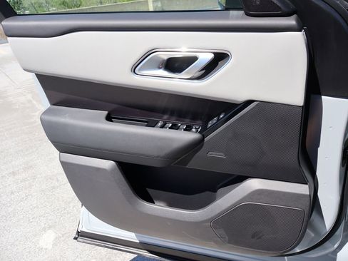Certified 2026 Land Rover Range Rover Velar Dynamic SE AWD/4WD image 36