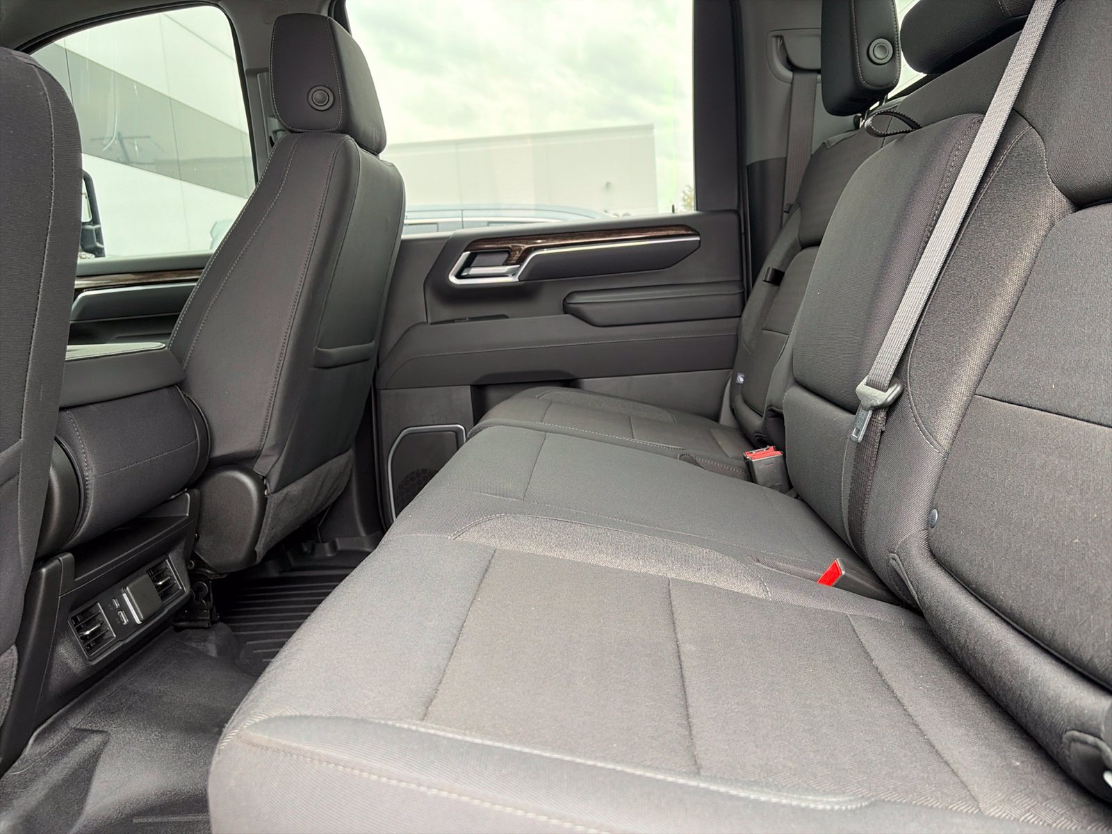 Used 2025 GMC Sierra 2500 SLE w/ SLE Value Package; AWD/4WD image 5