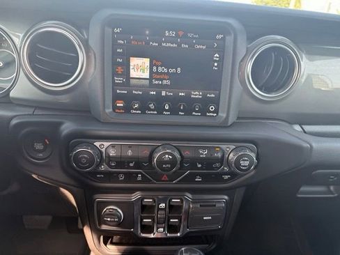 Used 2022 Jeep Wrangler Unlimited Sahara w/ LED Lighting Group AWD/4WD image 9