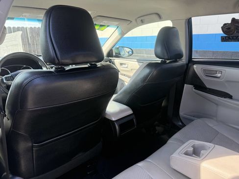 Used 2017 Toyota Camry SE image 11