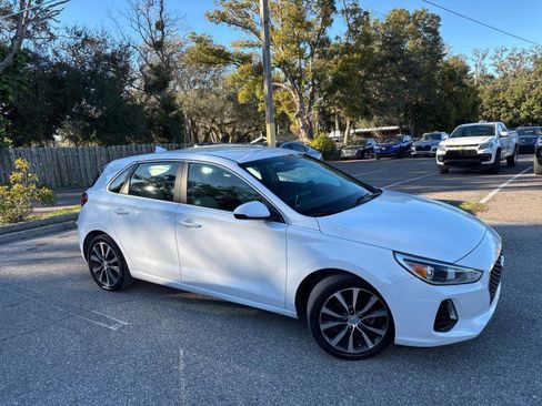Used 2020 Hyundai Elantra GT image 6
