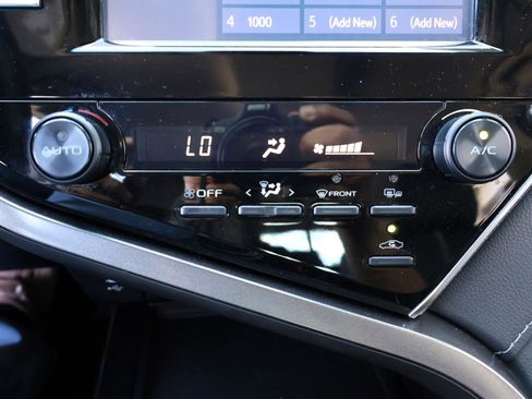 Used 2018 Toyota Camry SE w/ Convenience Package FWD image 46