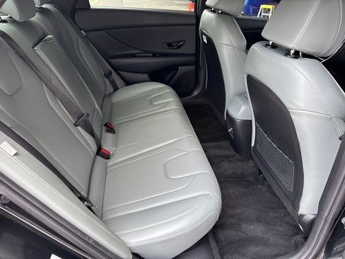 Used 2025 Hyundai Elantra Limited FWD image 16