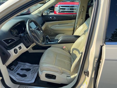 Used 2014 Lincoln MKT AWD w/ Equipment Group 201A image 5