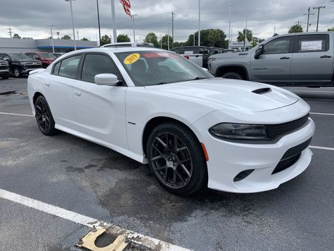 Used 2019 Dodge Charger R/T w/ Plus Group RWD image 2