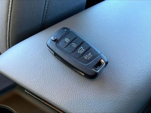 Used 2025 Hyundai Elantra SE image 14