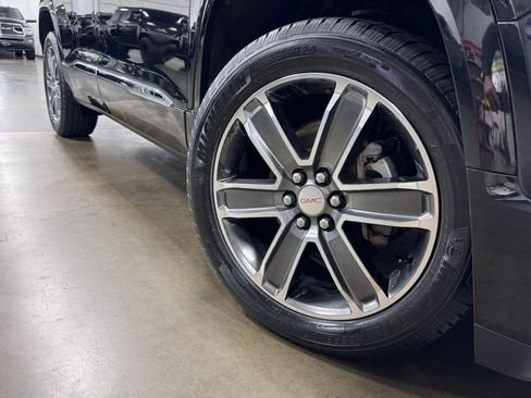 Used 2019 GMC Acadia Denali image 21