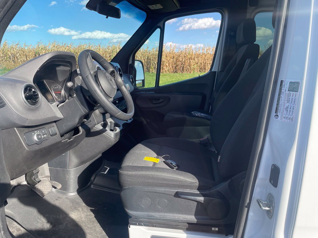 Used 2025 Mercedes-Benz Sprinter 2500 image 9