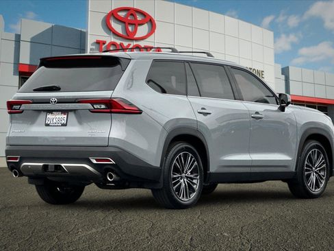 Used 2025 Toyota Grand Highlander AWD Hybrid image 3