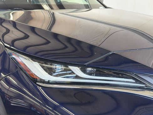 Used 2021 Toyota Venza XLE AWD/4WD image 3