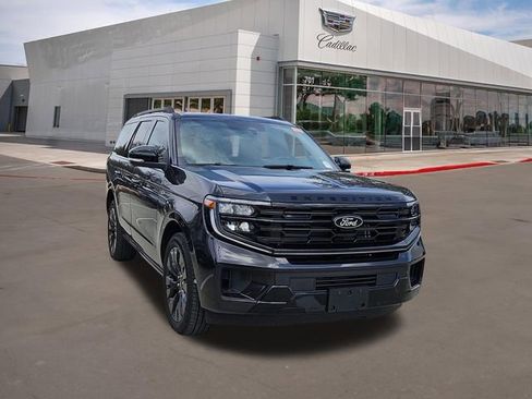 Used 2025 Ford Expedition Platinum w/ Stealth Appearance Package image 3