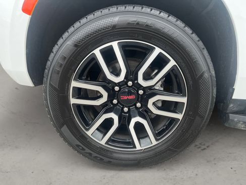 Used 2021 GMC Yukon AT4 AWD/4WD image 9
