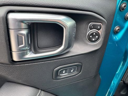 Used 2020 Jeep Wrangler Unlimited Sahara image 14