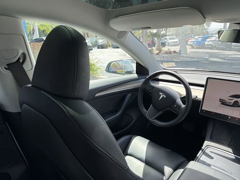 Used 2023 Tesla Model 3 Standard Range image 17