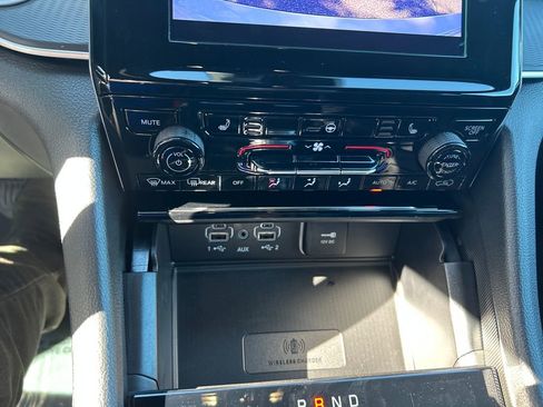 New 2025 Jeep Grand Cherokee L Altitude image 17