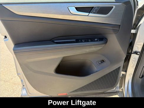 Used 2025 Volkswagen Atlas Cross Sport SE FWD image 11