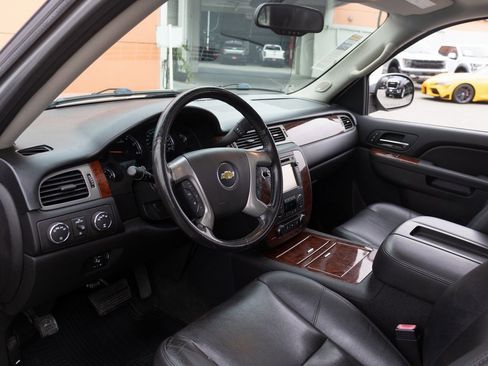 Used 2013 Chevrolet Avalanche LTZ image 21