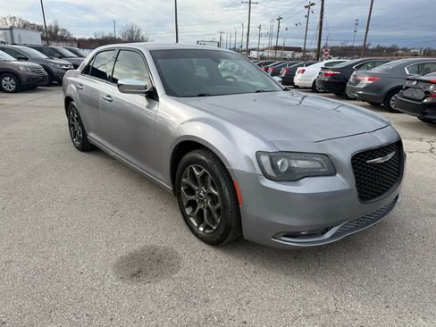 Used 2018 Chrysler 300 S image 7