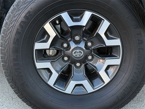 Used 2022 Toyota Tacoma TRD Off-Road w/ Technology Package image 11
