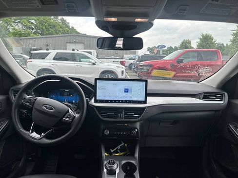 Used 2025 Ford Escape Platinum AWD/4WD image 5