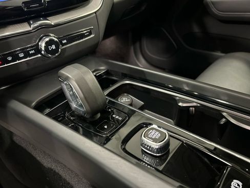 Certified 2025 Volvo XC60 B5 Plus AWD/4WD image 18