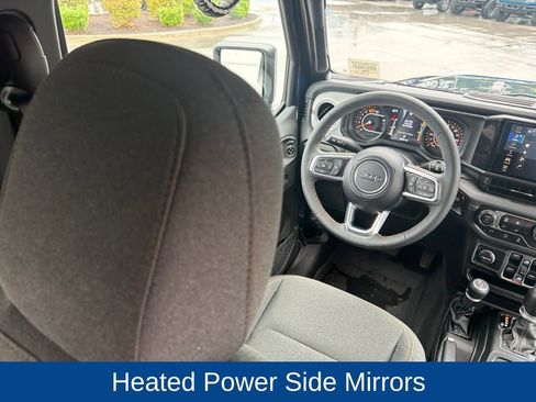 Used 2025 Jeep Wrangler Unlimited Sahara AWD/4WD image 15