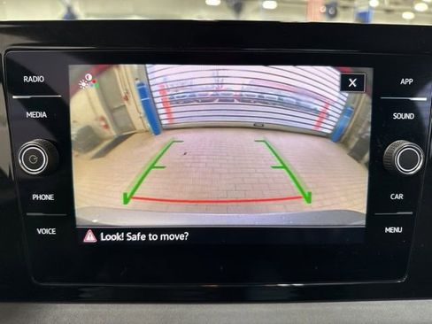 Certified 2025 Volkswagen Jetta SE image 16