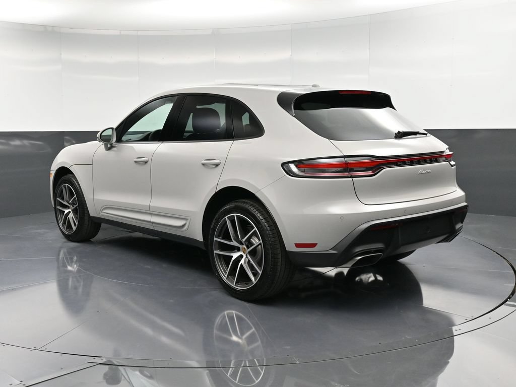 Certified 2026 Porsche Macan AWD/4WD image 3