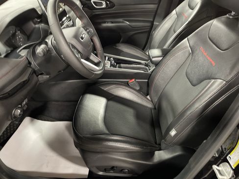 Used 2024 Jeep Compass Trailhawk w/ Trailhawk Convenience Group image 10