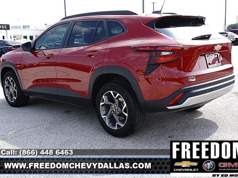Used 2026 Chevrolet Trax LT FWD image 33
