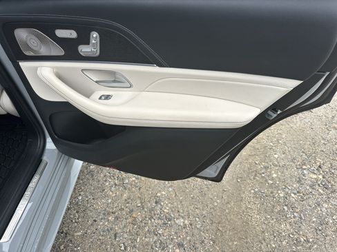 Used 2025 Mercedes-Benz GLS 450 4MATIC image 17