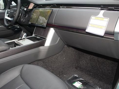 New 2026 Land Rover Range Rover Long Wheelbase SE image 24