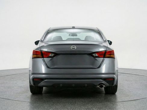 Used 2025 Nissan Altima 2.5 SV image 7