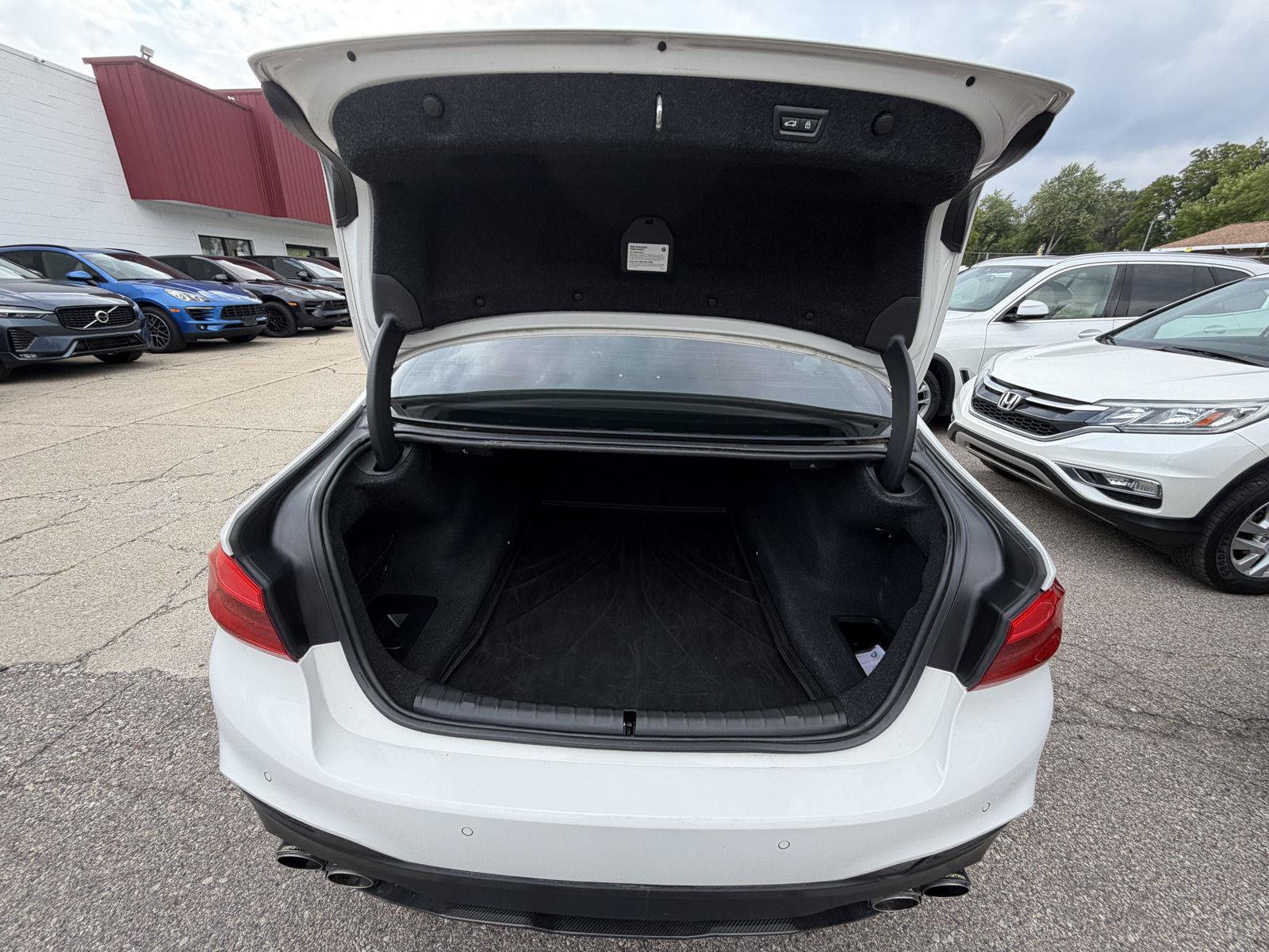 Used 2018 BMW M550i xDrive AWD/4WD image 27