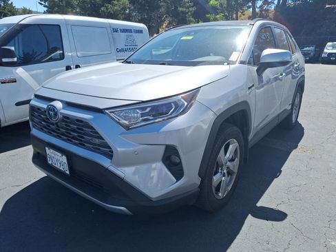 Used 2020 Toyota RAV4 Limited AWD/4WD image 3
