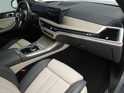 Certified 2023 BMW X7 xDrive40i w/ Executive Package image 18