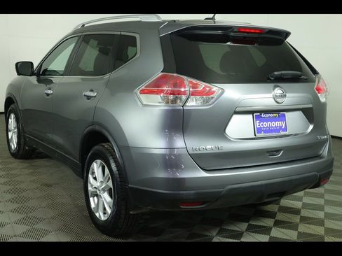 Used 2015 Nissan Rogue SV w/ SV Premium Package image 6